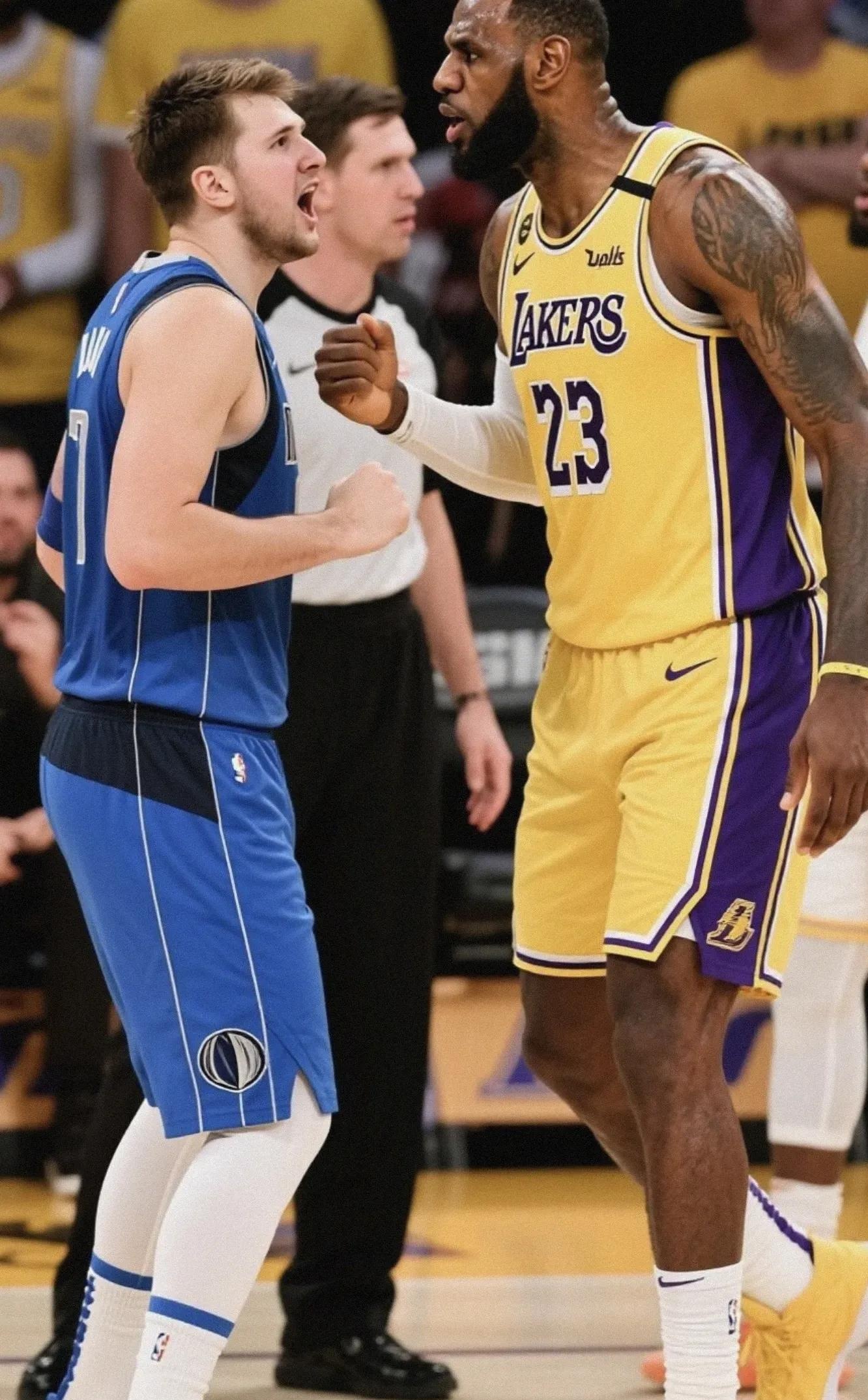 开云体育APP下载-关于球星爆发！篮球赛场再现神级操作的信息