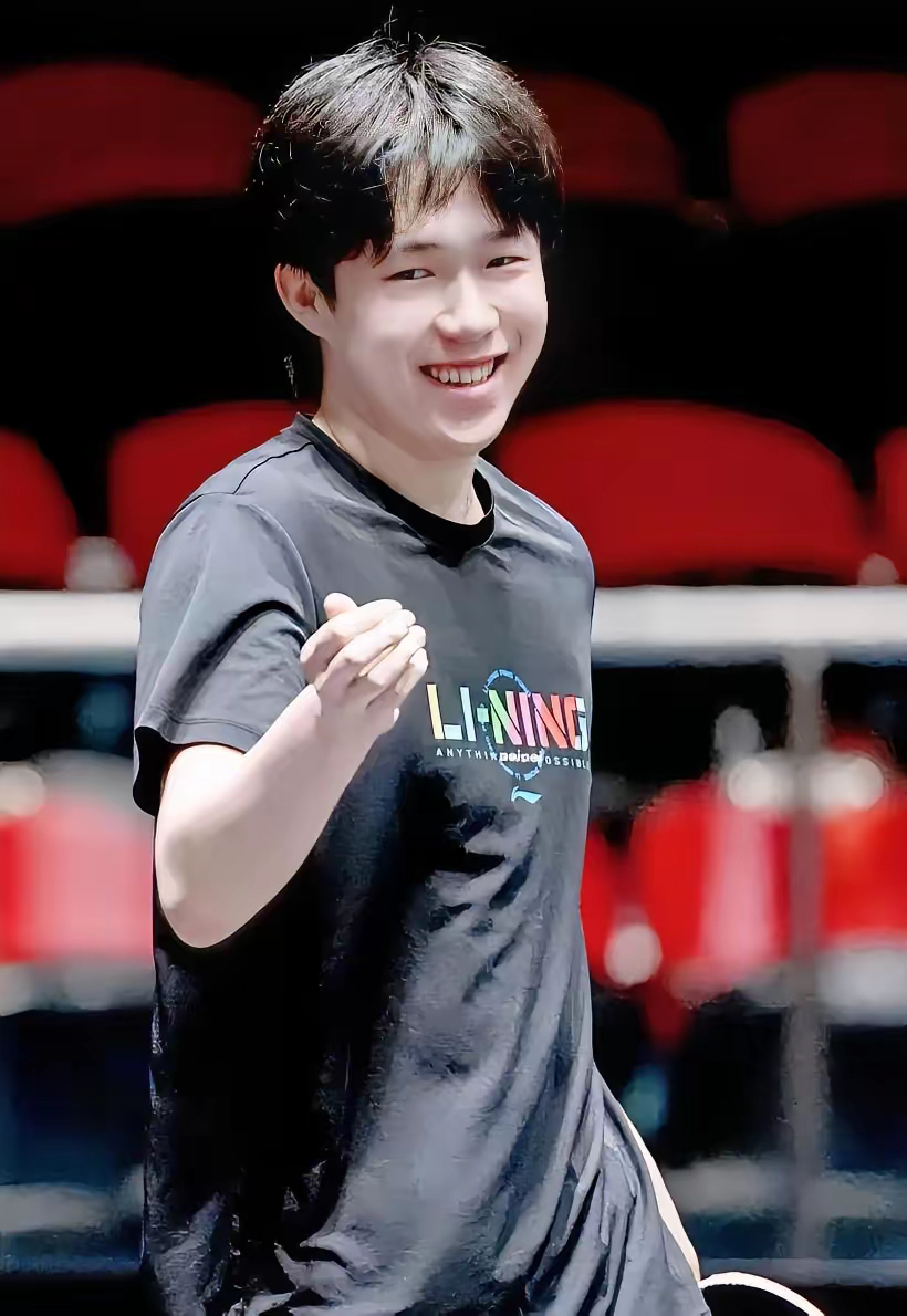 S赛选手发挥出色，荣膺最佳MVP的简单介绍