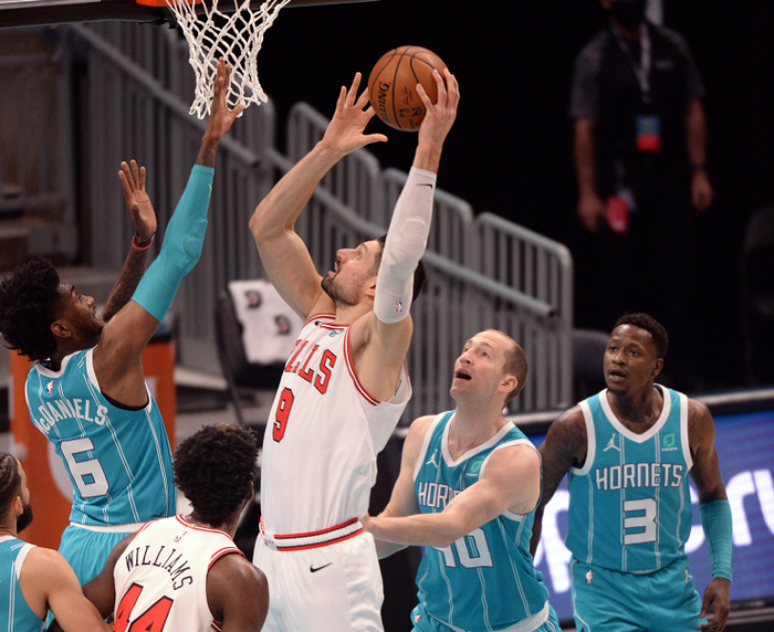 上海队横扫深圳队，武切维奇高光表现