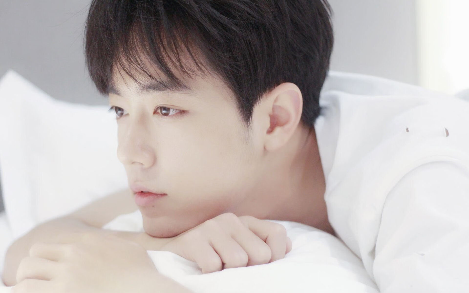 暗夜导演,范弗利特如何用静默的嘶吼主宰魔术对太阳的窒息之战