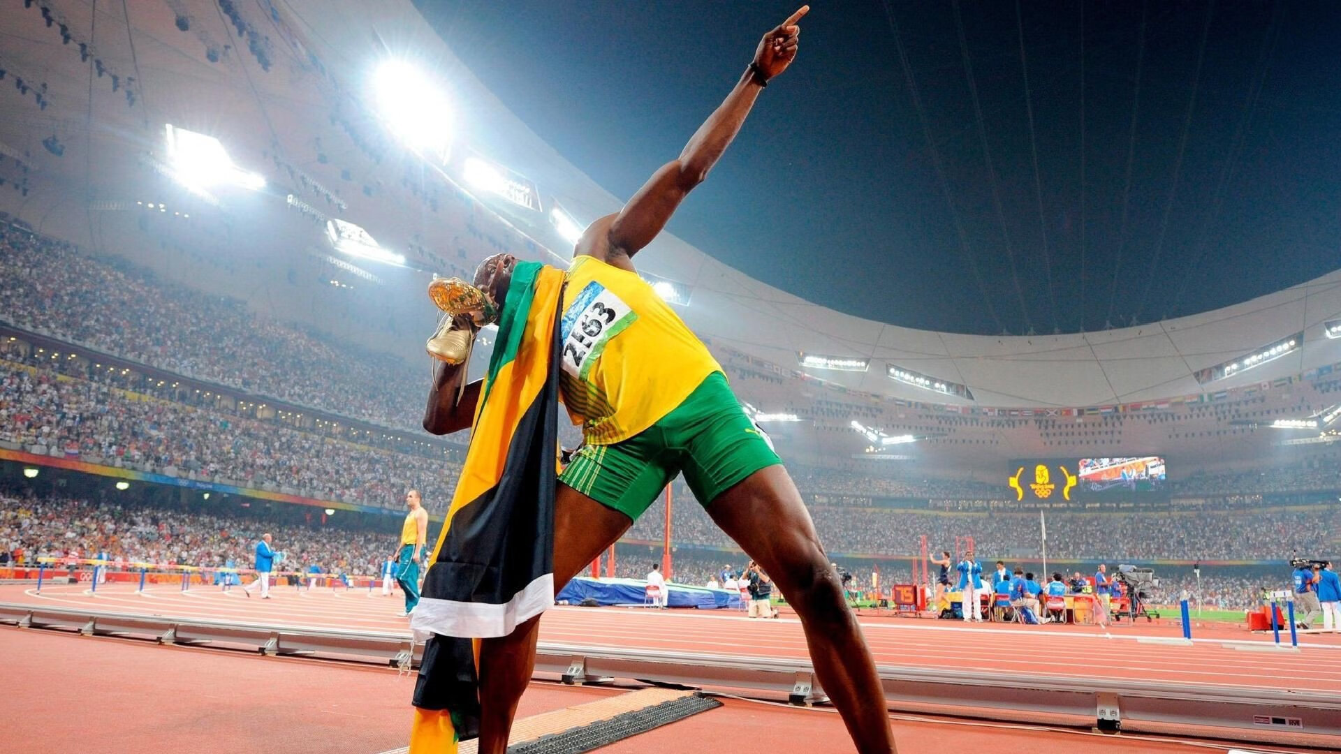 赛道上的黄蜂突袭,红牛车队巴林绝杀,揭幕战险胜雷霆梅奔